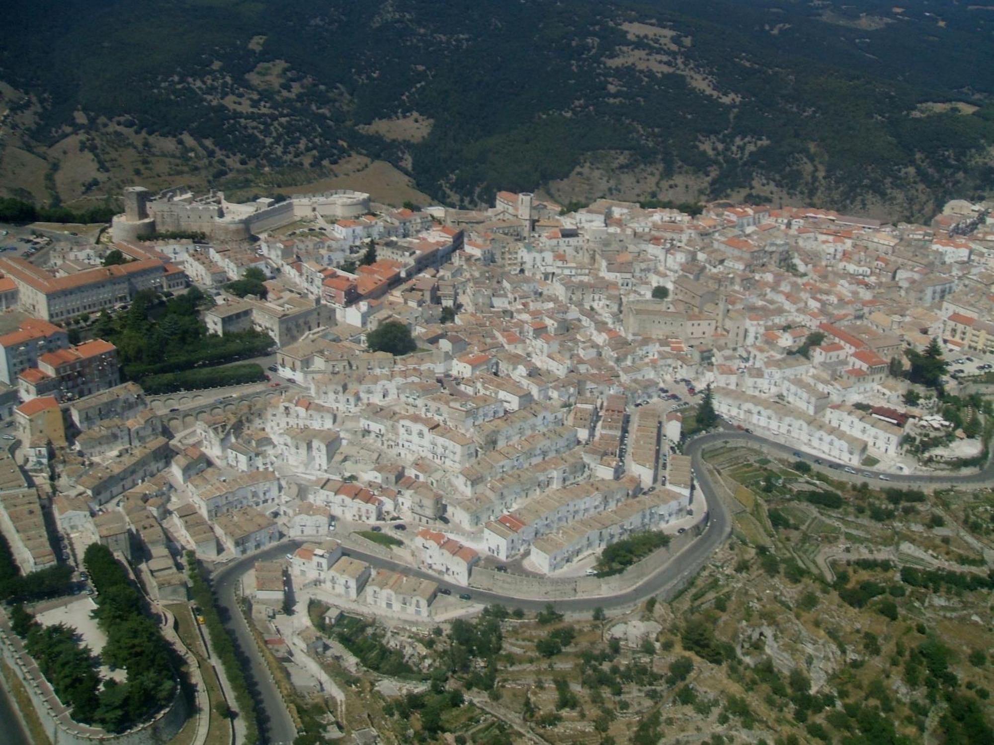 Albergo Casa Del Pellegrino Monte SantʼAngelo Eksteriør bilde