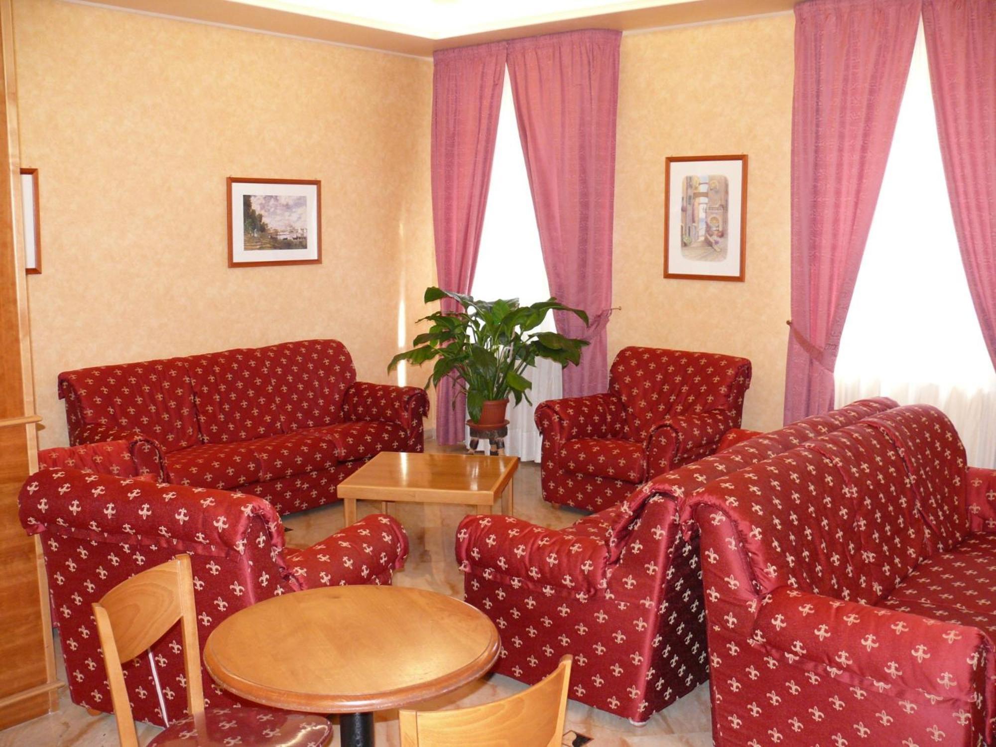 Albergo Casa Del Pellegrino Monte SantʼAngelo Eksteriør bilde